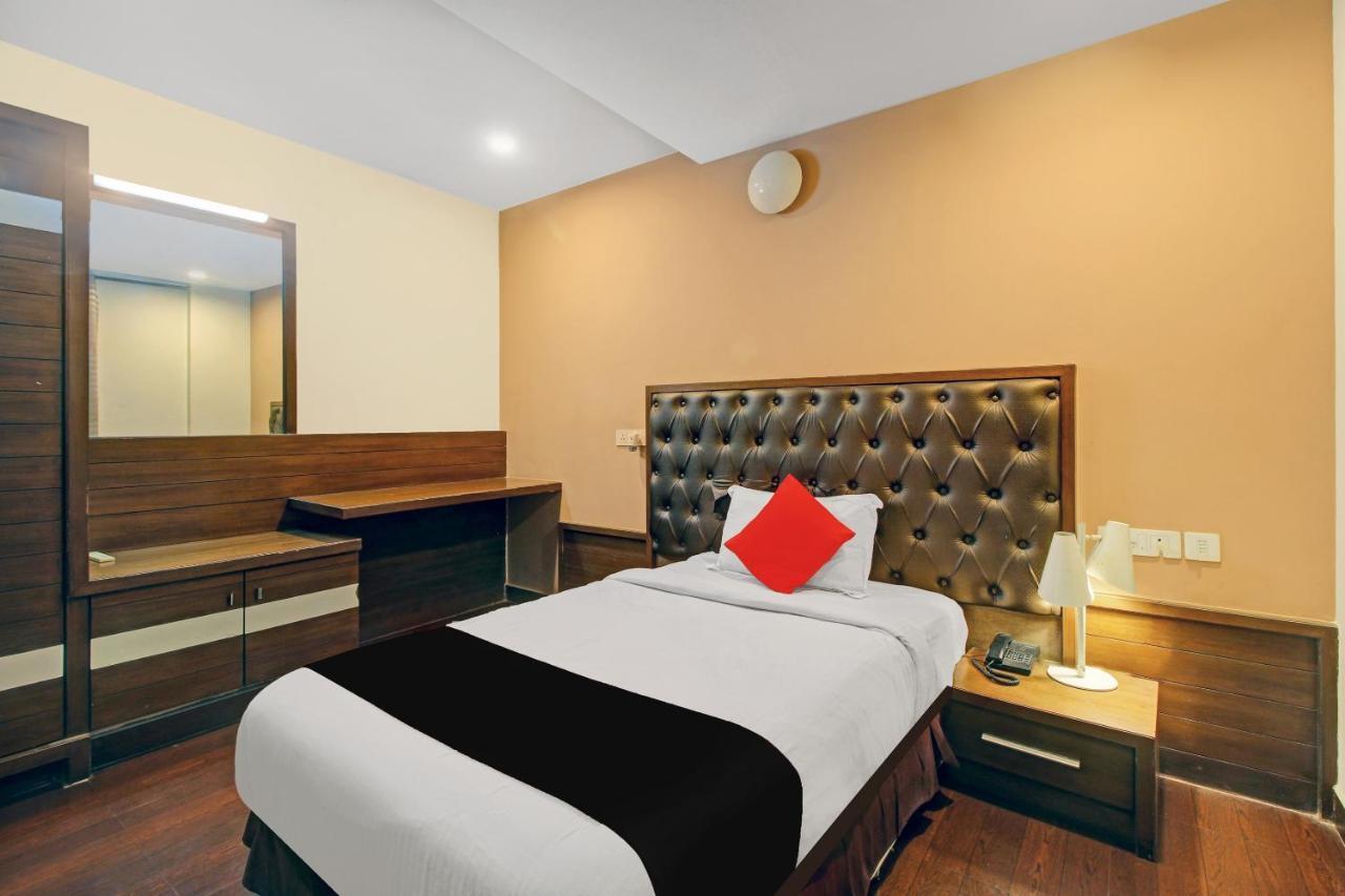 Collection O 82357 Hotel Surabhi Pride Trimulgherry Екстериор снимка