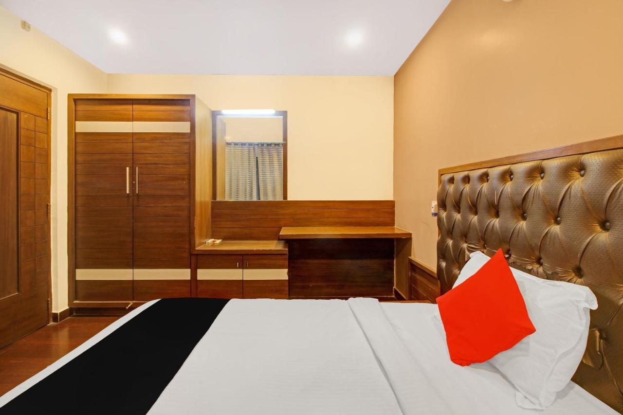 Collection O 82357 Hotel Surabhi Pride Trimulgherry Екстериор снимка