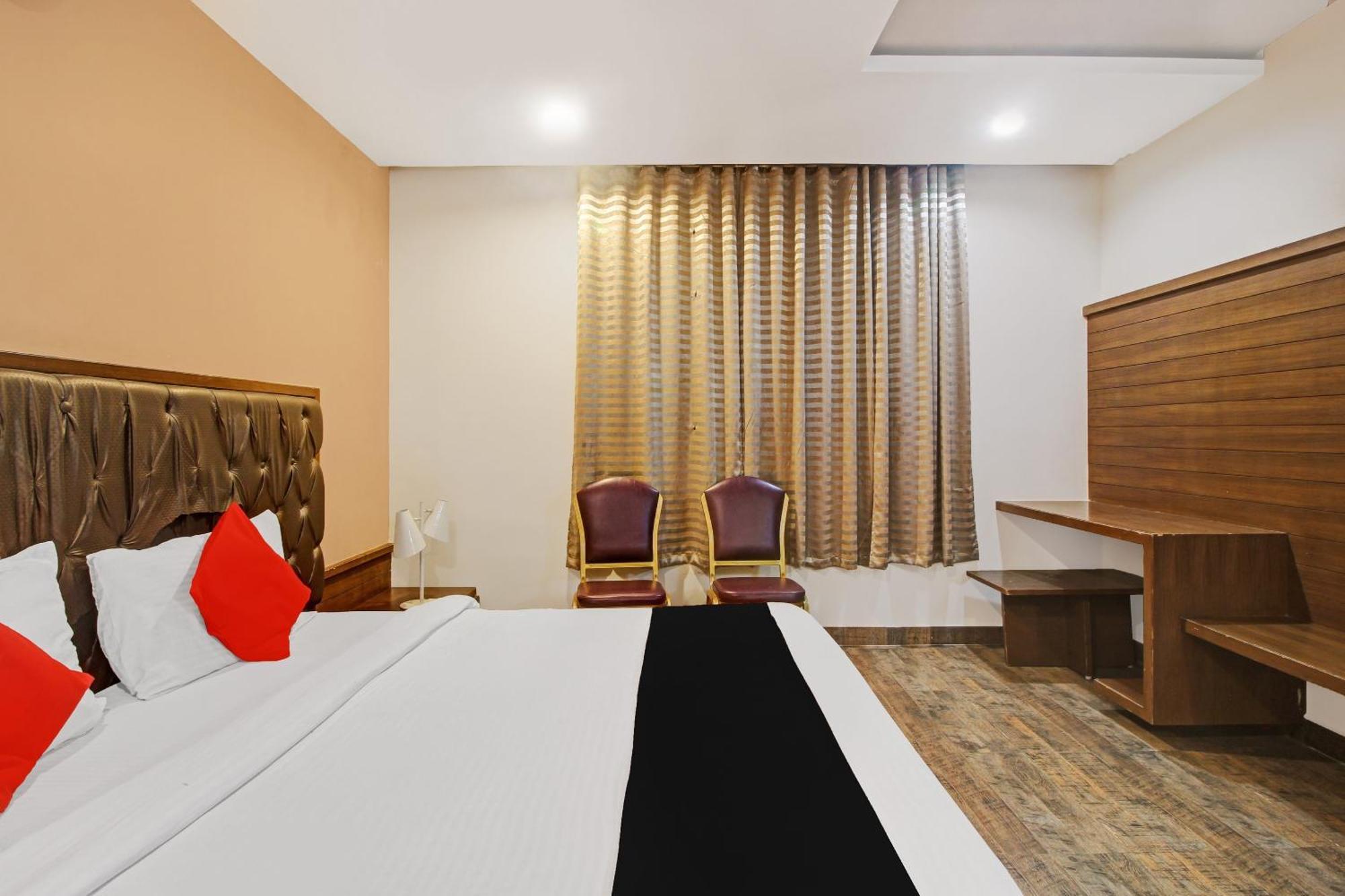 Collection O 82357 Hotel Surabhi Pride Trimulgherry Екстериор снимка