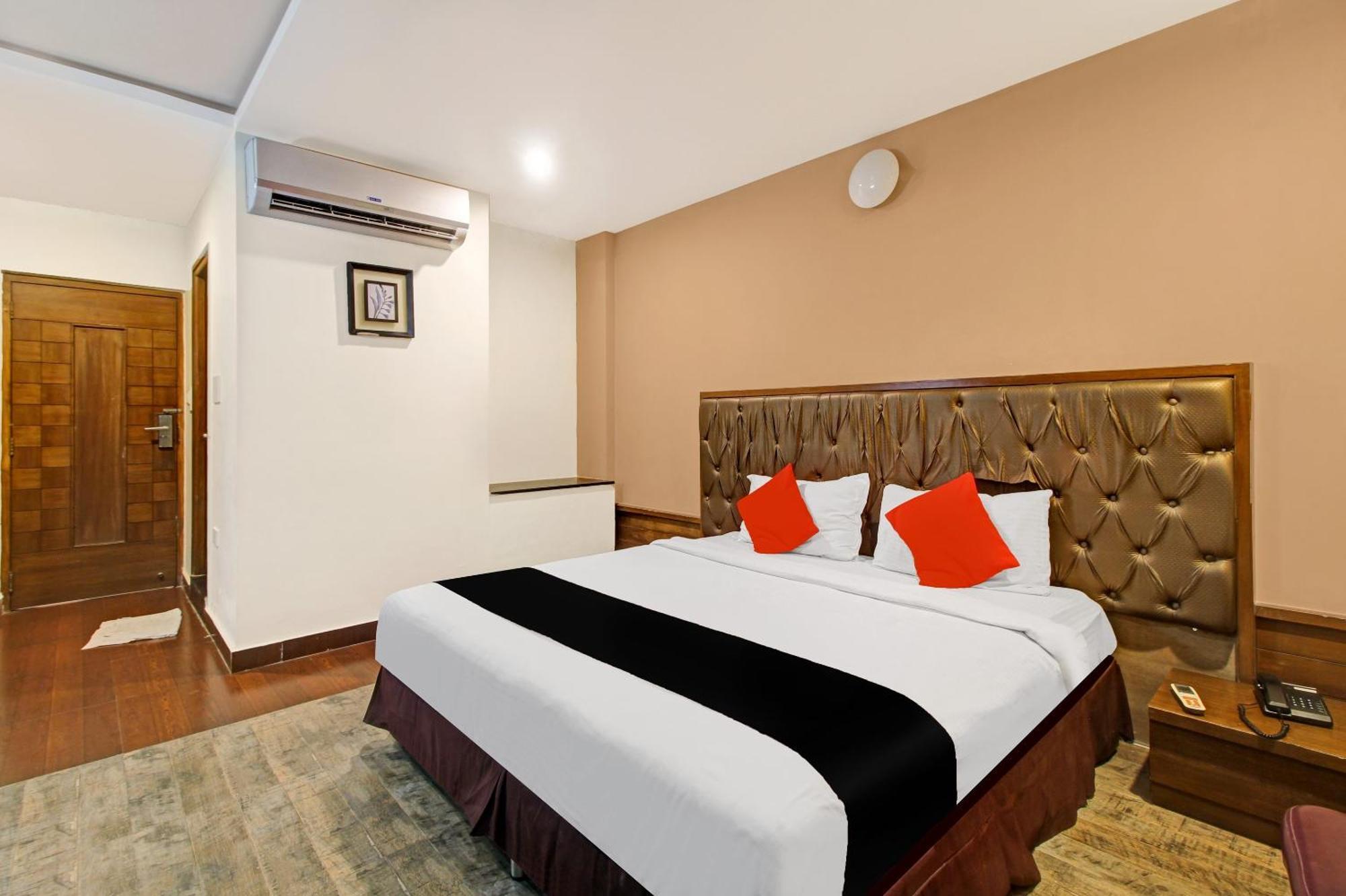 Collection O 82357 Hotel Surabhi Pride Trimulgherry Екстериор снимка