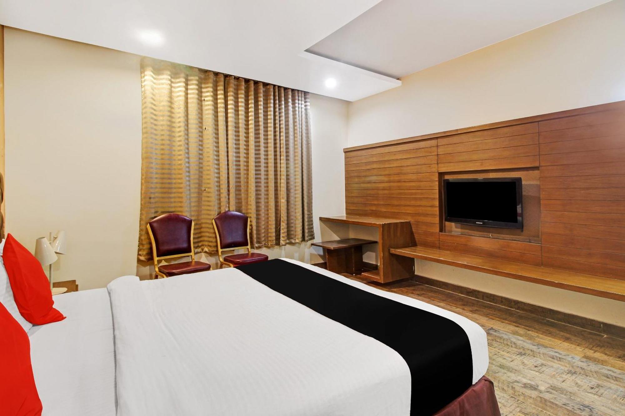 Collection O 82357 Hotel Surabhi Pride Trimulgherry Екстериор снимка