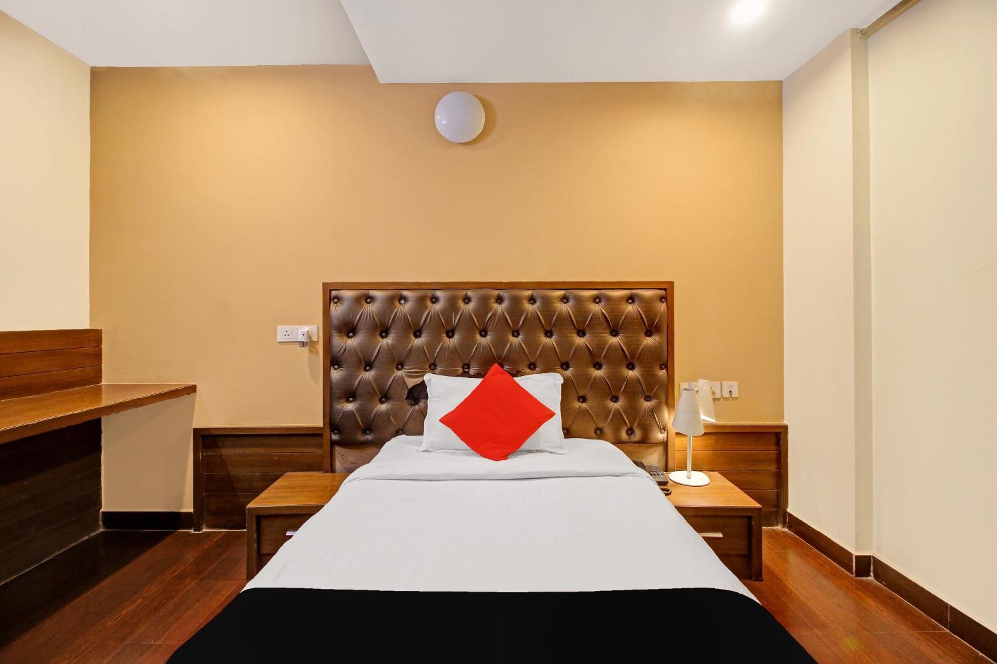 Collection O 82357 Hotel Surabhi Pride Trimulgherry Екстериор снимка