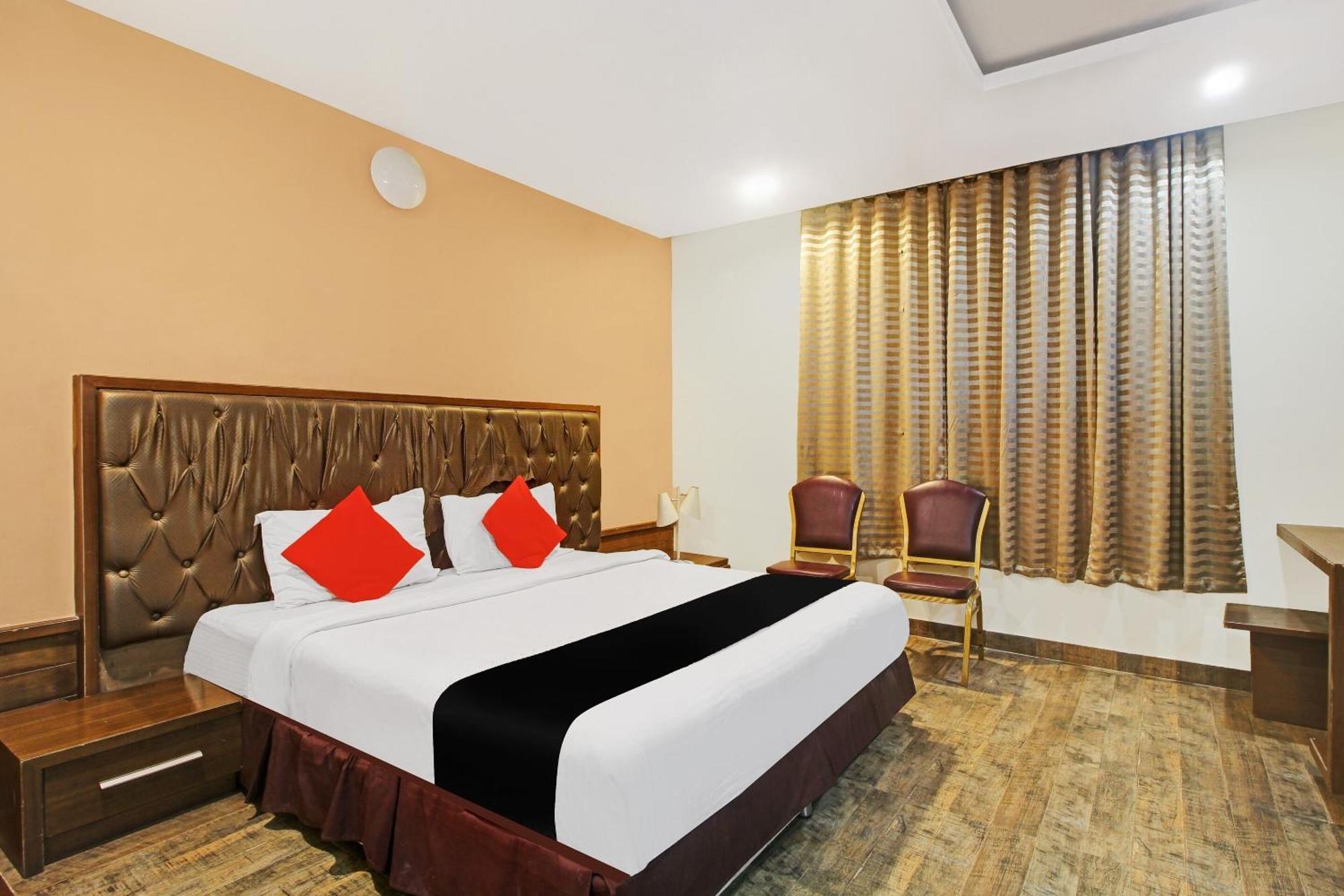 Collection O 82357 Hotel Surabhi Pride Trimulgherry Екстериор снимка