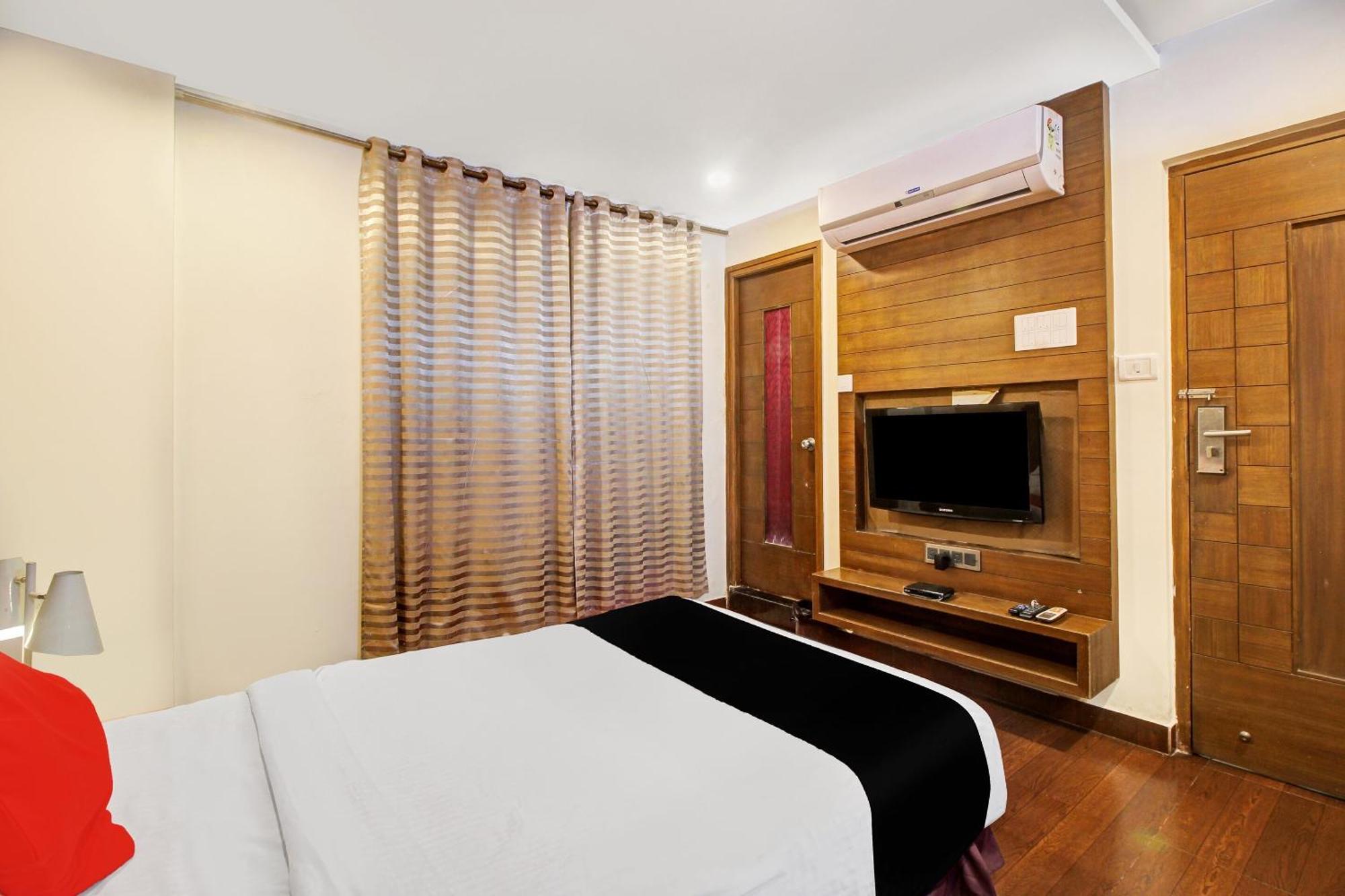 Collection O 82357 Hotel Surabhi Pride Trimulgherry Екстериор снимка
